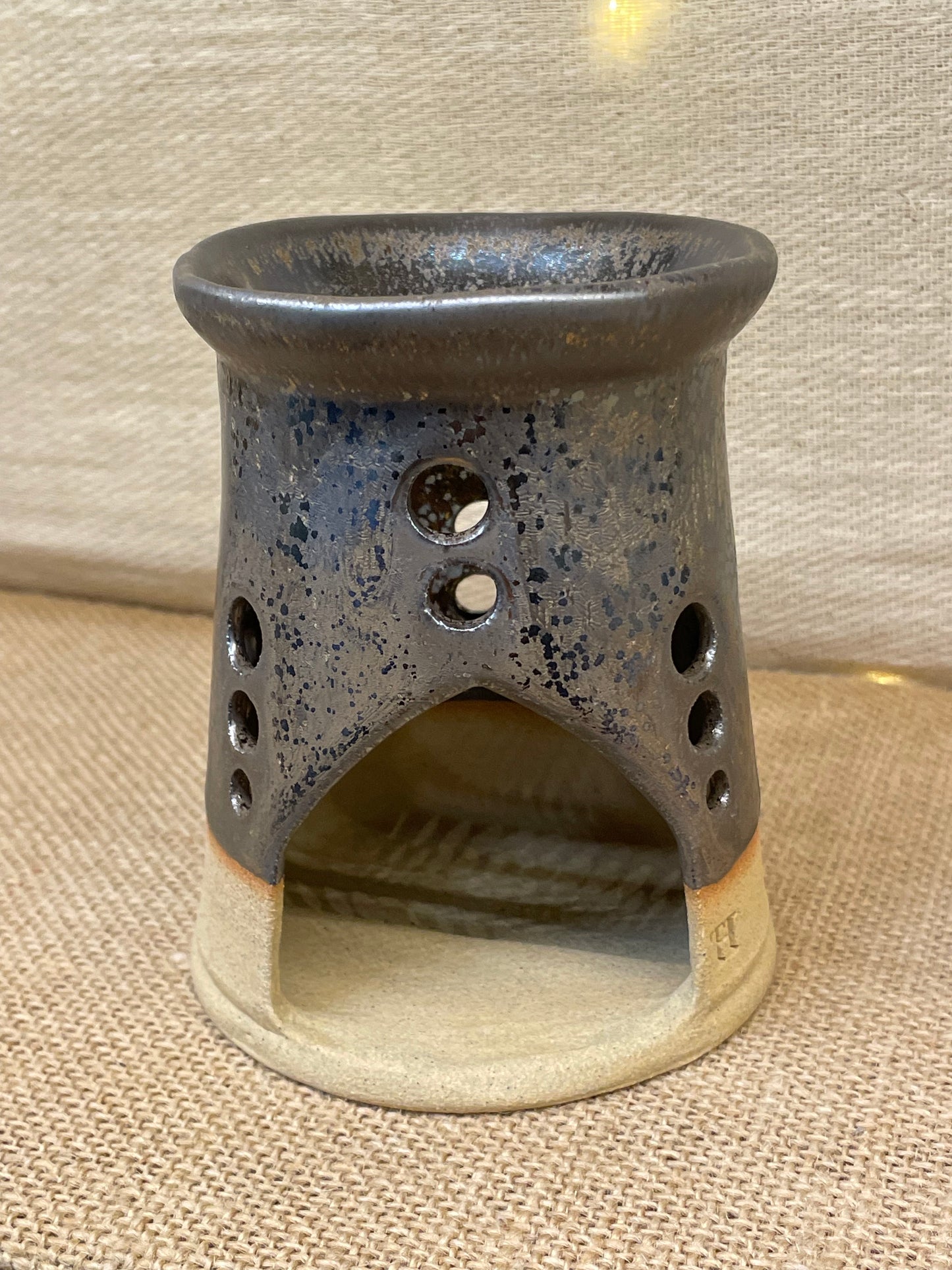 Wax Melter & Match Pot Striker Gift Set & 12 Wax Melts